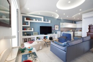 TV - Villa Albi with communal pool, Sorrento (Massa Lubrense)