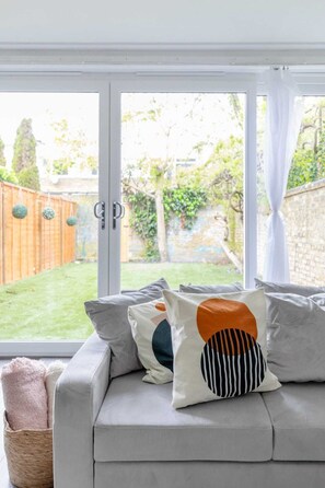 Basic-Haus | Wohnbereich | Fernseher