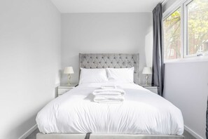 บ้านพักเบสิก | 3 ห้องนอน, เตารีด/โต๊ะรีดผ้า, ผ้าปูที่นอน