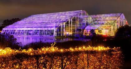 Spacious Apartment in Addlestone with Free Parking- Pass the Keys