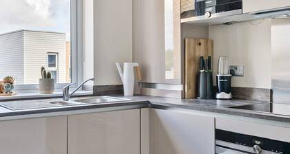 Pass the Keys | Bright modern flat w/parking