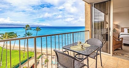 Updated ocean view Hawaiiana style 1 bedroom condo