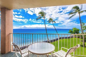 Outdoor dining - Large Corner Oceanfront condo AC wrap around lanai (Napili-Honokowai)