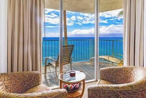 Large Corner Oceanfront resort condo, AC, wrap around lanai