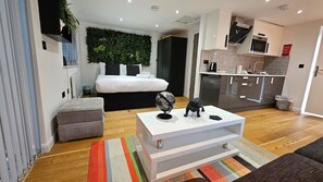 6 camere, ferro/asse da stiro, Wi-Fi gratuito, lenzuola