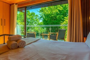 6 bedrooms, iron/ironing board, free WiFi, bed sheets