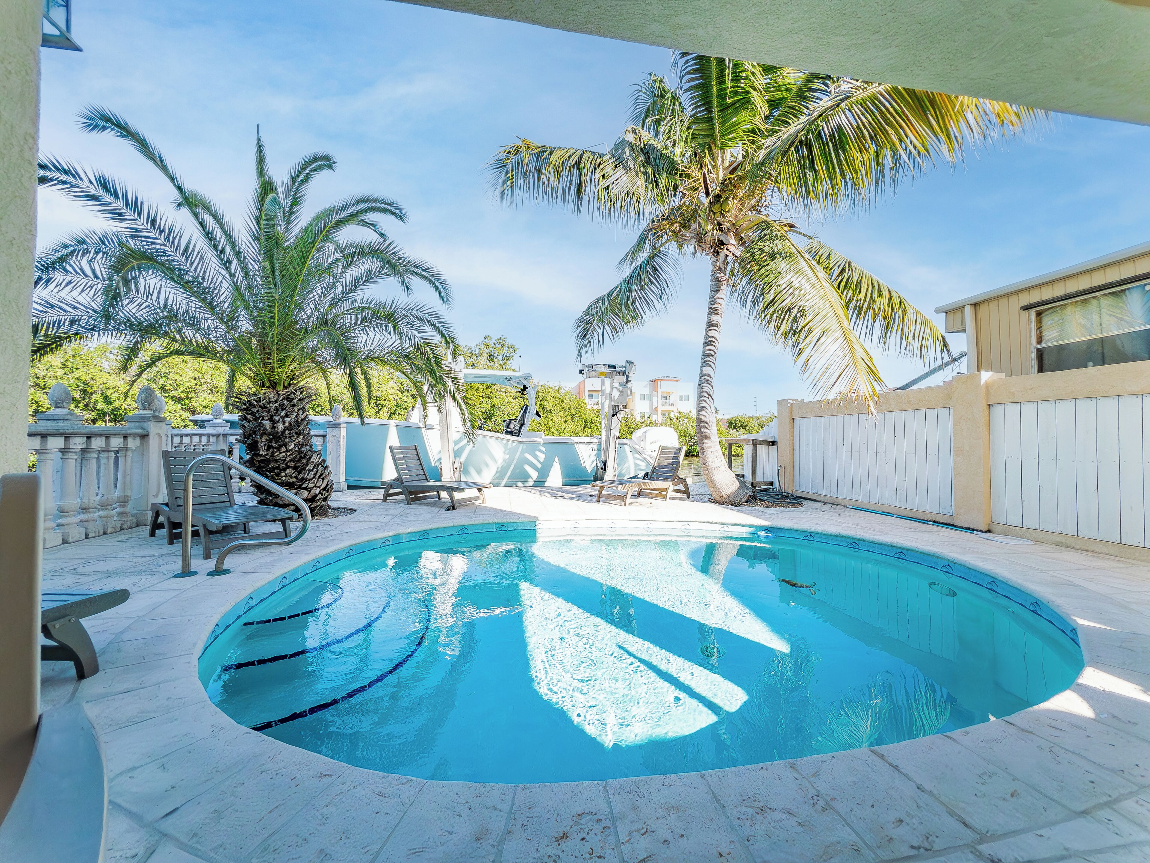 Private Pool & Dock, Stunning Waterfront Home!