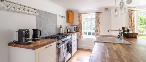 Refrigerador, microondas, horno y lavavajillas