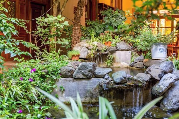 المنشأة من الداخل