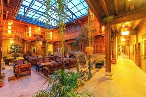 المنشأة من الخا رج