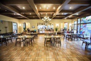 Restaurant - Qingdao Tiantai Mountain le'ai Hot Spring Art Hotel (Qingdao)