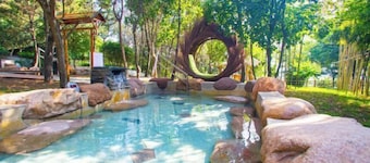 Qingdao Tiantai Mountain le'ai Hot Spring Art Hotel