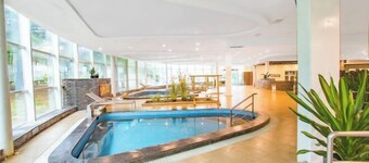 Qingdao Tiantai Mountain le'ai Hot Spring Art Hotel