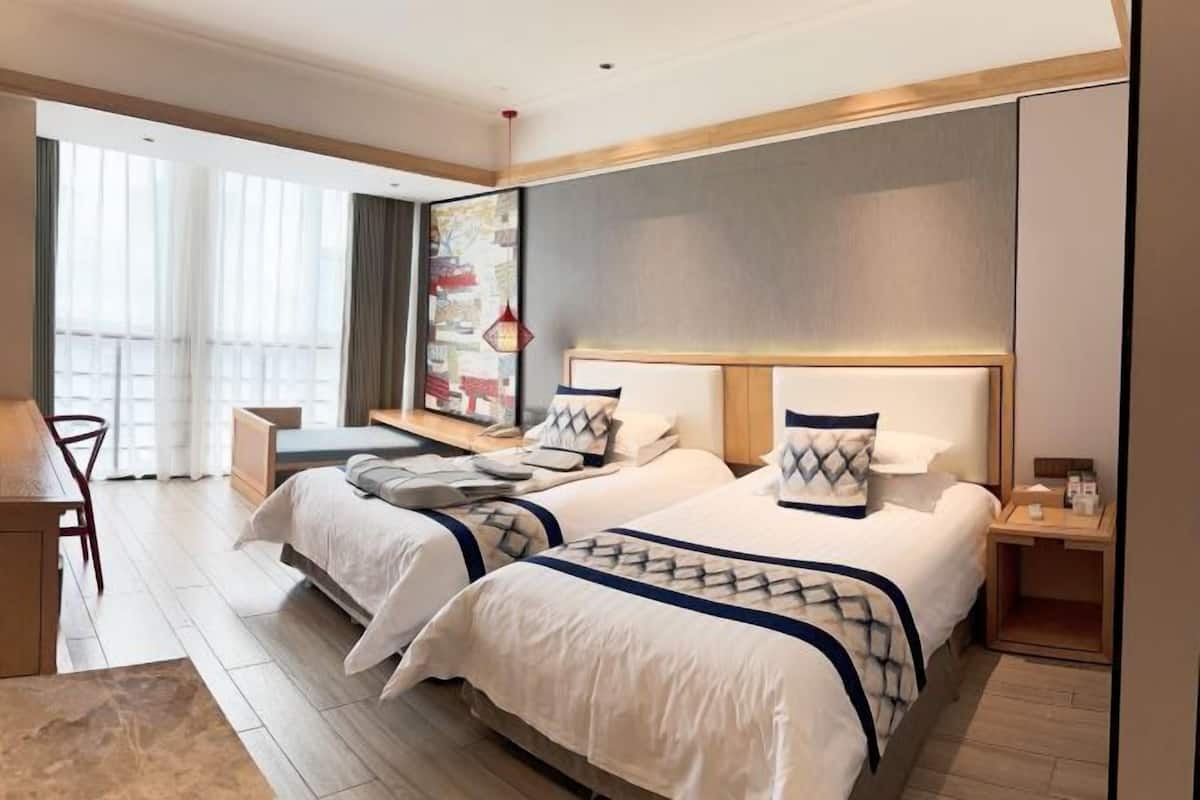 Cribs/infant beds