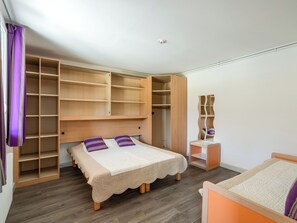 1 bedroom, WiFi, bed sheets