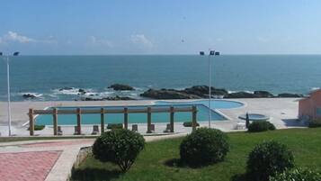 Kolam renang outdoor