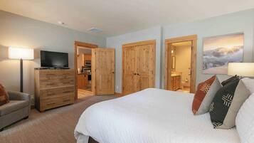 3 habitaciones y espacio para trabajar con laptop