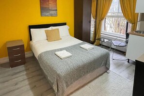 1 bedroom, free WiFi, bed sheets - Impeccable Studio Apartment in South Kensington (London)