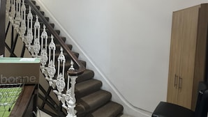 Interior - Studio Sleeps 2 With Internet Access (London)