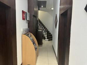 Interior - Studio Sleeps 2 With Internet Access (London)