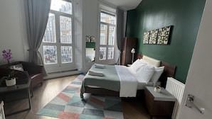 1 bedroom, WiFi (free), bed sheets - Apartment Sleeps 2 With Balcony (London)
