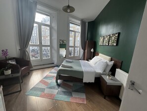 1 bedroom, WiFi (free), bed sheets - Apartment Sleeps 2 With Balcony (London)