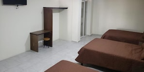 Basic Triple Room - Hotel Estadía  (León)