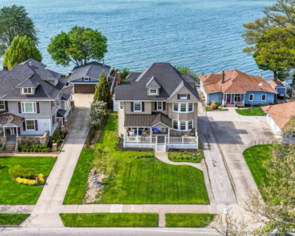 Lita's Lake Home-Walk to Century Park and Beach!