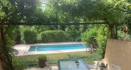 Maison dans domaine privée boisé - Aix en Provence