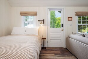 1 bedroom, WiFi, bed sheets - NEW cozy cottage a short walk to Northport and Lake Michigan! (Northport)