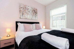 3 bedrooms, iron/ironing board, WiFi (free), bed sheets