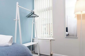 Ferros/tábuas de passar roupa, Wi-Fi de cortesia, roupa de cama