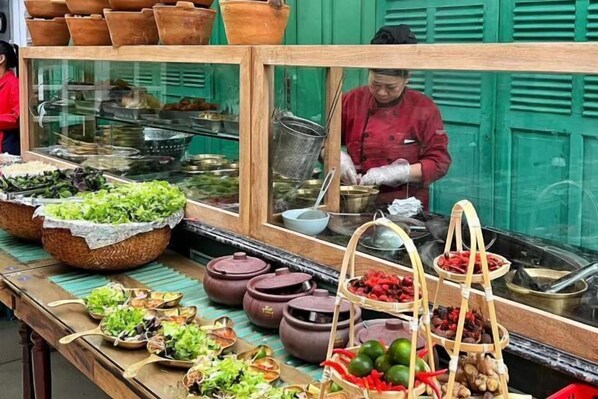 Outdoor dining - Kezan Hotel - 4M2 (Bac Ninh)