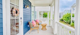 The Navy Blue Bungalow- Cozy Cottage on the MS Gulf Coast