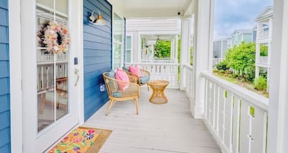 The Navy Blue Bungalow- Cozy Cottage on the MS Gulf Coast