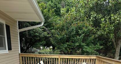 Spacious family home minutes from public boat launch, shopping and hospitals.