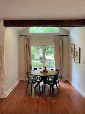 Dining - Spacious family home minutes from public boat launch, shopping and hospitals. (Gadsden)