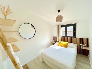 3 slaapkamers, een strijkplank/strijkijzer, wifi, beddengoed