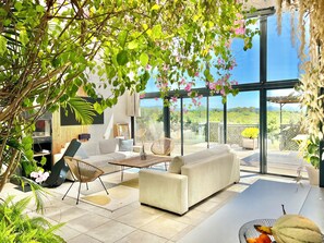 TV, stereo - Domaine NUIKI Lodges (Montségur-sur-Lauzon)