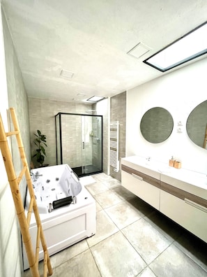 Hair dryer, towels