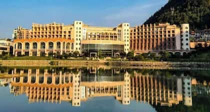 Island International Hotel