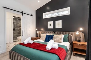 4 Schlafzimmer, Schreibtisch, Bügeleisen/Bügelbrett, WLAN