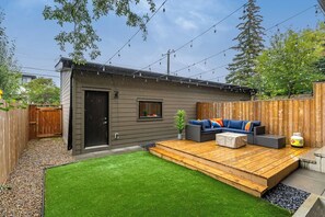 Terrace/patio - *NO FEES* Upscale 4 Bed in Marda Loop “The Anna` (Calgary)