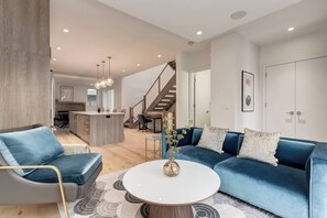 TV, fireplace - *NO FEES* Upscale 4 Bed in Marda Loop “The Anna` (Calgary)