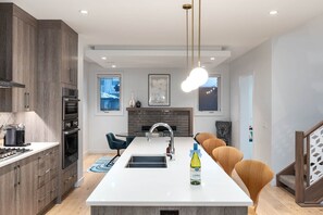 Fridge, microwave, oven, stovetop - The Anna | One of Calgary’s Most-Booked 5-Bed Homes in Marda| 4BR |Custom Sauna (Calgary)