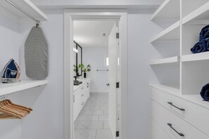 Interior - ` Rodeo`  Upper Suite in Trendy Killarney (Calgary)