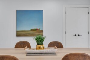 Dining - "Rodeo" Upper Suite in trendy Killarney - Huge backyard (Calgary)