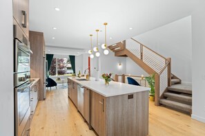 Fridge, microwave, oven, stovetop - Empire: Upscale 4 Bedroom in Trendy Marda Loop - Garage, A/C (Calgary)