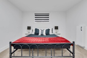 2 Schlafzimmer, Schreibtisch, Bügeleisen/Bügelbrett, WLAN