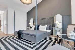 3 bedrooms, desk, iron/ironing board, travel cot - Opulence - Luxury | King Beds, A/C + Parking + EV Charger (Calgary)